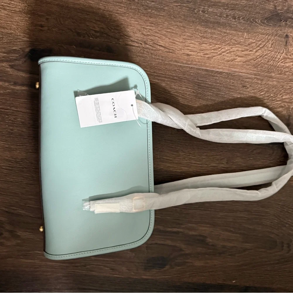 Coach Swing Zip Shoulder Bag light blue - Picture 2 of 5